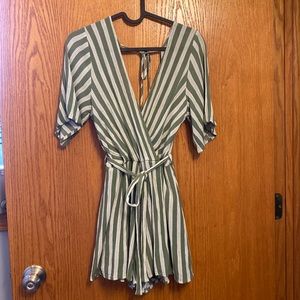 Adorable Trixxi jumper, size small